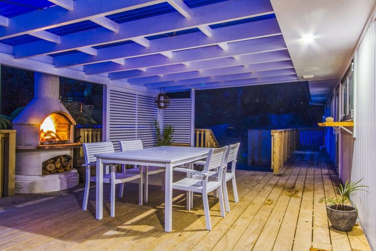 Photo of property in 146 Laingholm Drive, Laingholm, Auckland, 0604