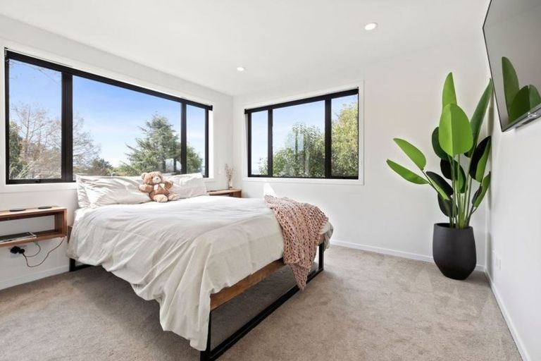 Photo of property in 70b Colwill Road, Massey, Auckland, 0614