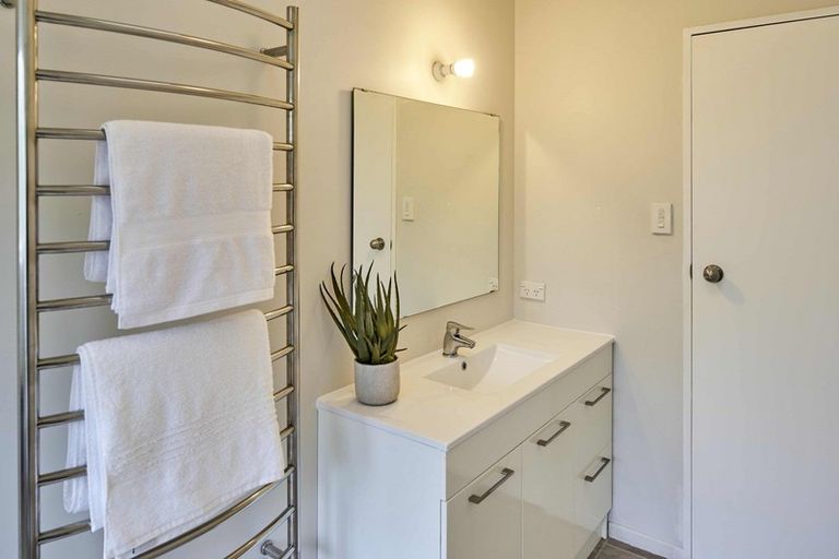 Photo of property in 46 Grays Road, Plimmerton, Porirua, 5026