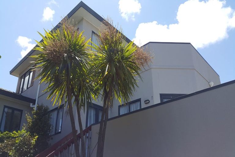 Photo of property in 43 Ribbonwood Crescent, Goodwood Heights, Auckland, 2105