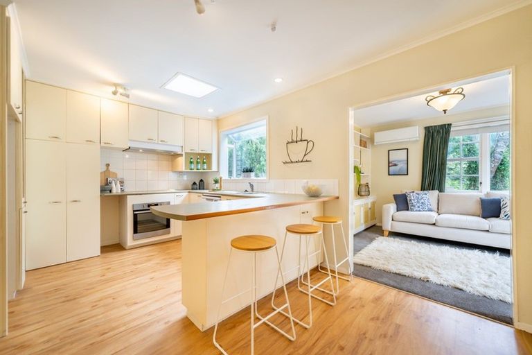 Photo of property in 22 Freemans Way, Pinehaven, Upper Hutt, 5019