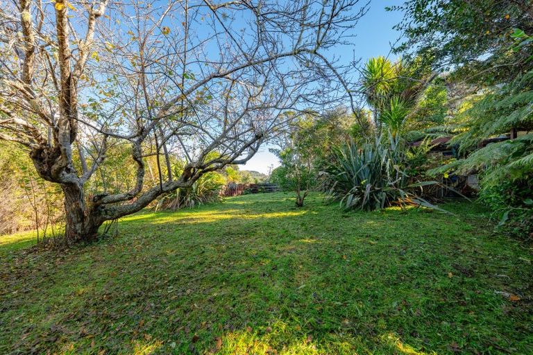 Photo of property in 1088 Scenic Drive North, Swanson, Auckland, 0816