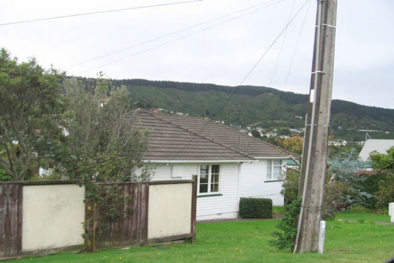 Photo of property in 34 Ngatitoa Street, Tawa, Wellington, 5028