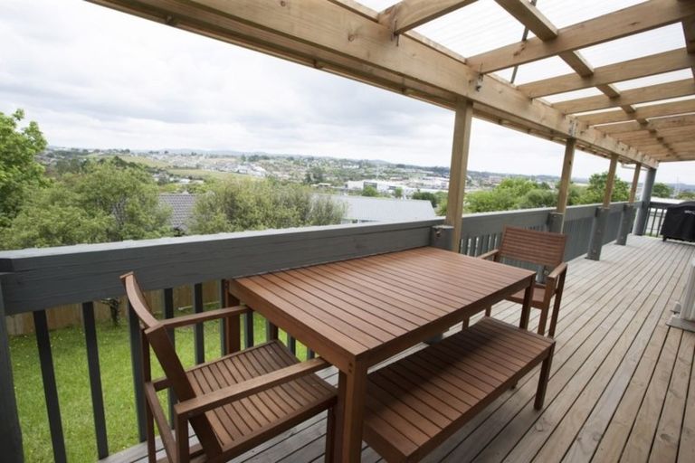 Photo of property in 33 Hobsonville Road, West Harbour, Auckland, 0618