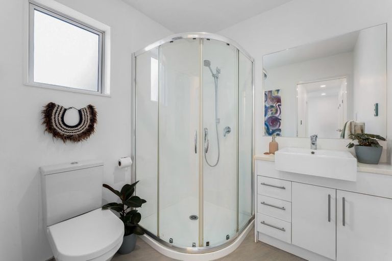 Photo of property in 10 Sauterne Road, Kumeu, 0810