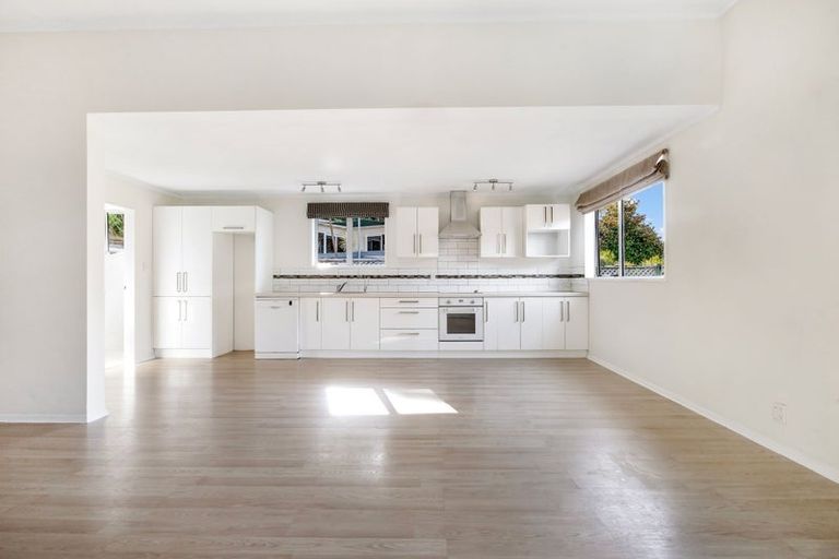 Photo of property in 9 Ambury Place, Merrilands, New Plymouth, 4312