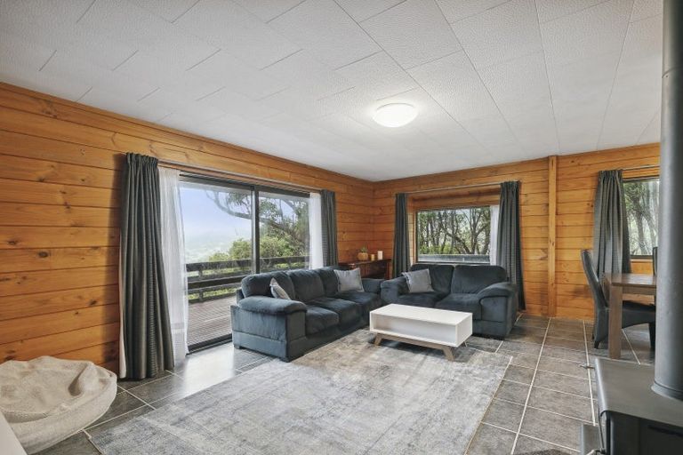 Photo of property in 37 Westhaven Drive, Tawa, Wellington, 5028