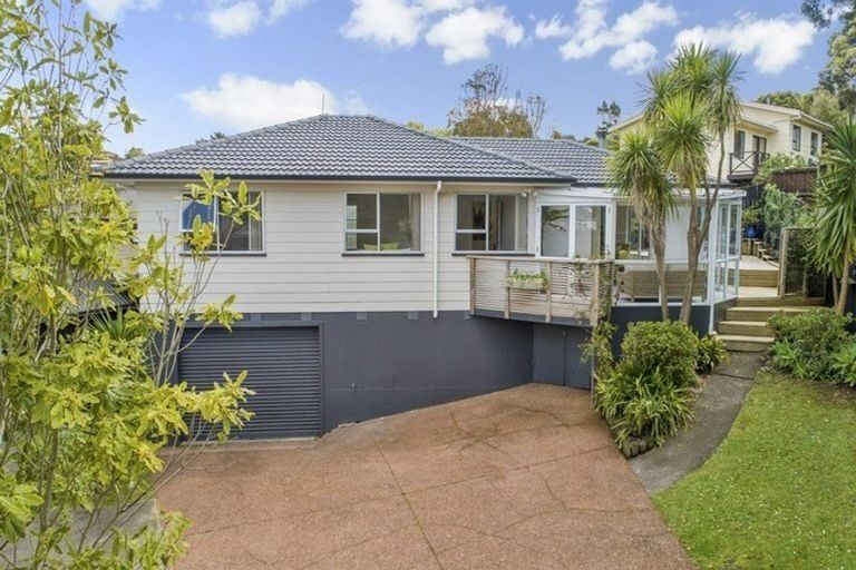 Photo of property in 18 Cottam Grove, Northcross, Auckland, 0632