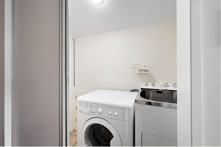 Photo of property in 4 Chamberlain Road, Karori, Wellington, 6012