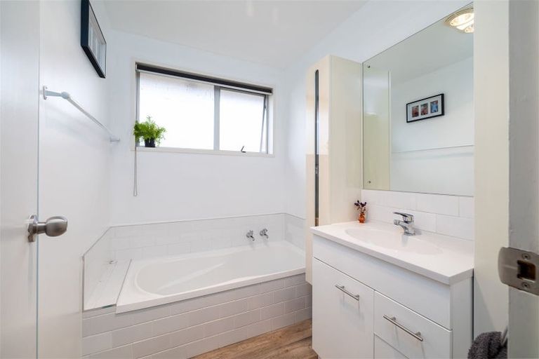 Photo of property in 4 Karnak Crescent, Russley, Christchurch, 8042