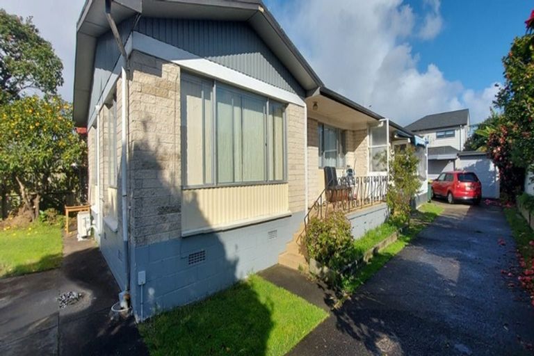 Photo of property in 1/130 Te Atatu Road, Te Atatu South, Auckland, 0610