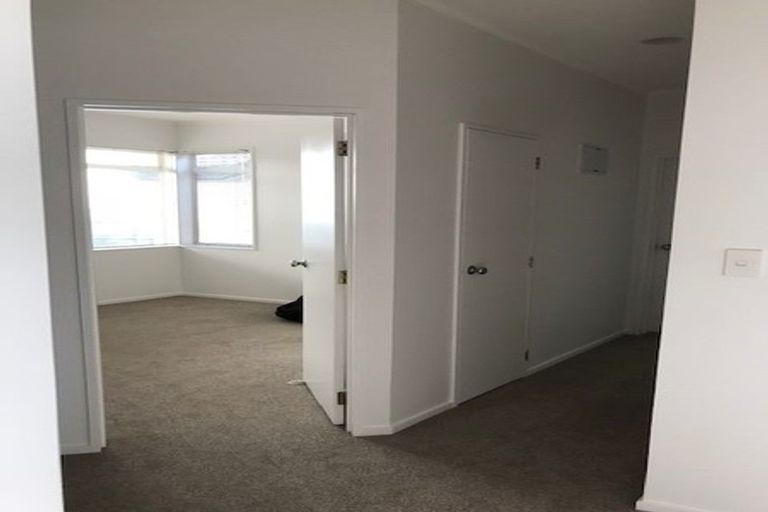 Photo of property in 2/1-5 Gleanor Avenue, Oteha, Auckland, 0632