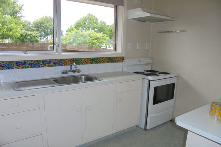 Photo of property in 1/31 Guinness Crescent, Ilam, Christchurch, 8041