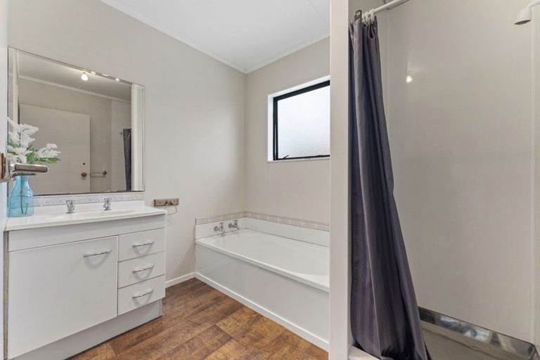 Photo of property in 12 Delta Place, Milson, Palmerston North, 4414