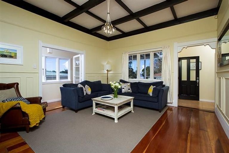 Photo of property in 24 Le Roy Terrace, Birkenhead, Auckland, 0626