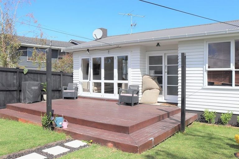 Photo of property in 45 Totara Road, Te Atatu Peninsula, Auckland, 0610