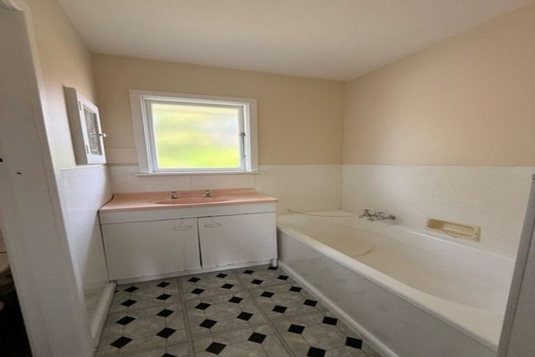 Photo of property in 3 Bendale Place, Avonhead, Christchurch, 8042