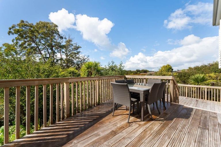 Photo of property in 25 Para Close, Fairview Heights, Auckland, 0632