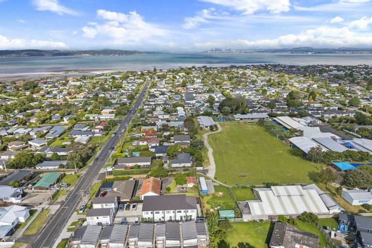 Photo of property in 7/69 Wharf Road, Te Atatu Peninsula, Auckland, 0610