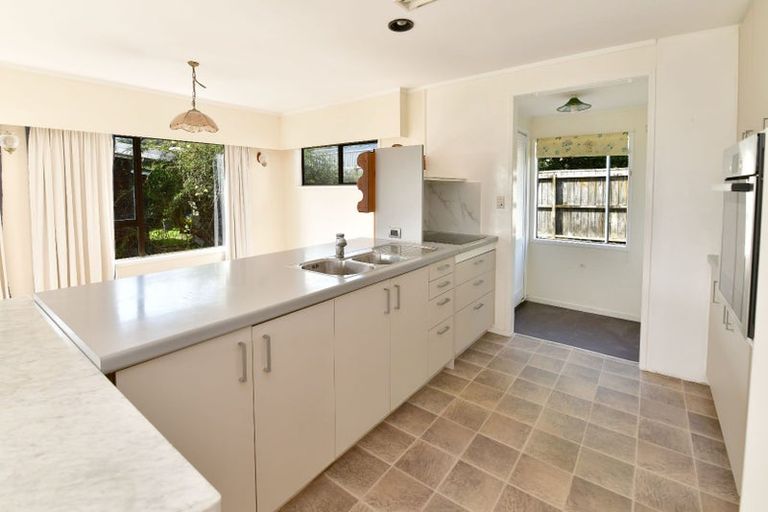 Photo of property in 63 Tindalls Bay Road, Tindalls Beach, Whangaparaoa, 0930