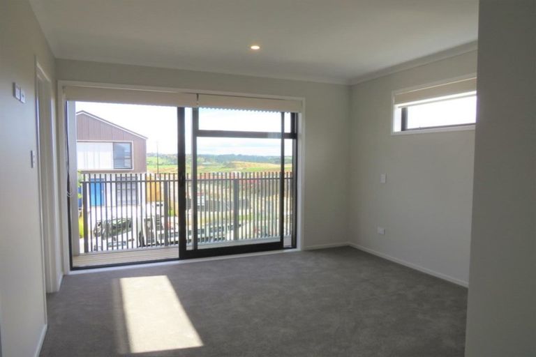 Photo of property in 21 Wai Place, One Tree Point, 0118