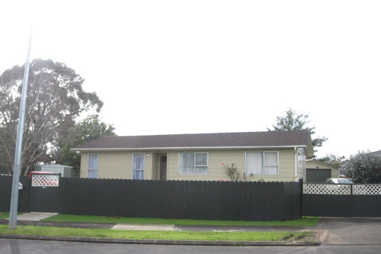 Photo of property in 2 Darren Crescent, Half Moon Bay, Auckland, 2012