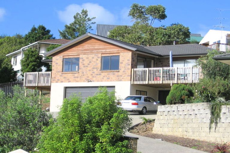 Photo of property in 143 Roberta Crescent, Orewa, 0931