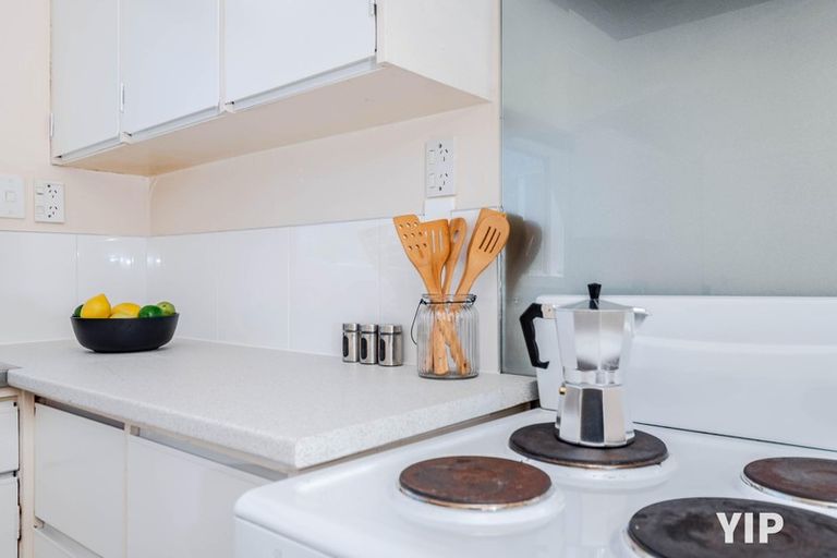 Photo of property in 10 Black Rock Road, Newlands, Wellington, 6037