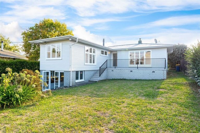 Photo of property in 4 Longburn Road, Henderson, Auckland, 0610