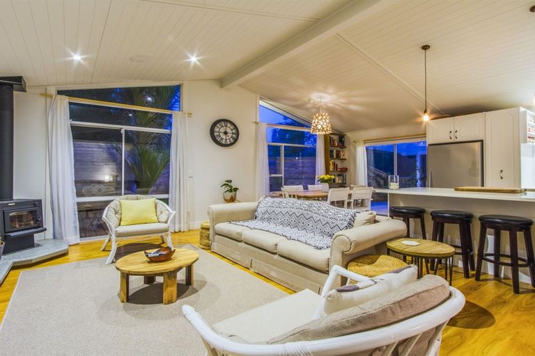 Photo of property in 146 Laingholm Drive, Laingholm, Auckland, 0604