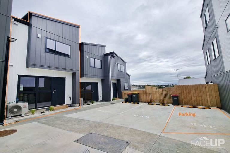 Photo of property in 64e Triangle Road, Massey, Auckland, 0614