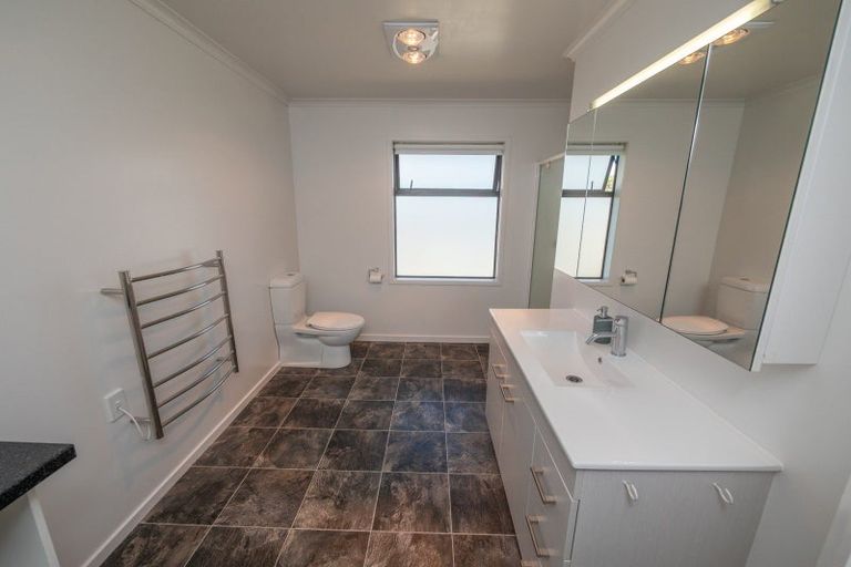 Photo of property in 20 Eagles Way, Cable Bay, 0420