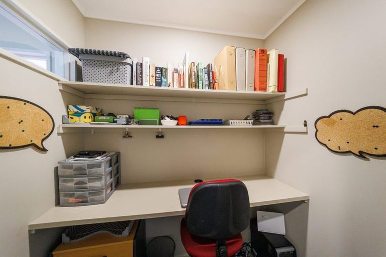 Photo of property in 25 Rodeo Drive, Kelvin Grove, Palmerston North, 4414