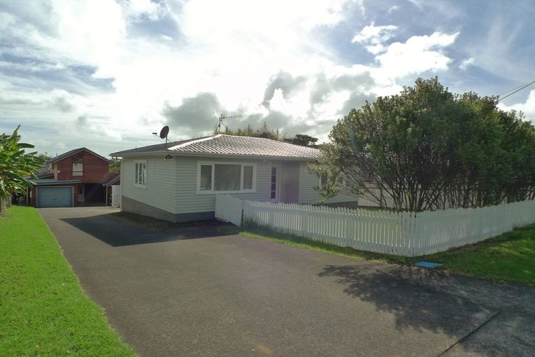 Photo of property in 1/3 Raleigh Road, Northcote, Auckland, 0627
