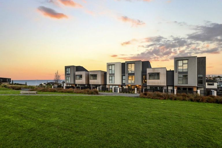 Photo of property in 53 Bearing Parade, Long Bay, Auckland, 0630