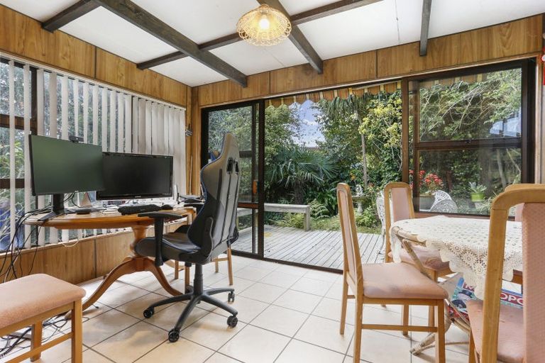 Photo of property in 27 Merriefield Avenue, Forrest Hill, Auckland, 0620