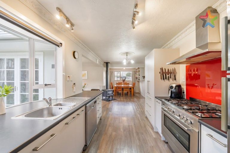 Photo of property in 32 Invercargill Drive, Kelson, Lower Hutt, 5010