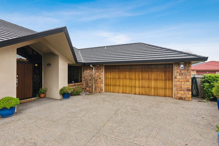 Photo of property in 11 Aburoc Place, Paraparaumu Beach, Paraparaumu, 5032