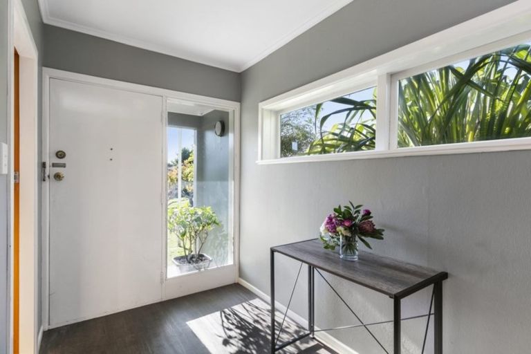 Photo of property in 76 Raroa Terrace, Tawa, Wellington, 5028