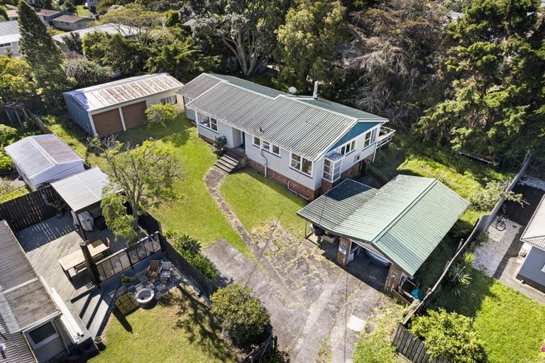 Photo of property in 104 Chivalry Road, Glenfield, Auckland, 0629