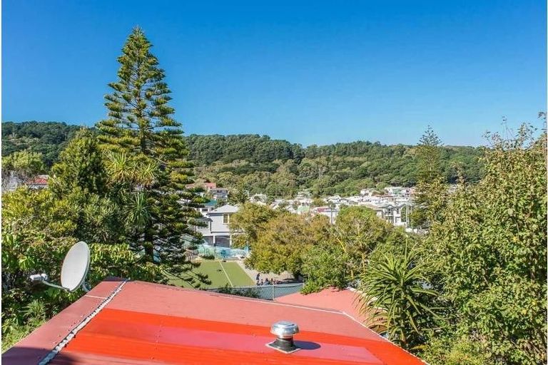 Photo of property in 12 Edge Hill, Mount Victoria, Wellington, 6011