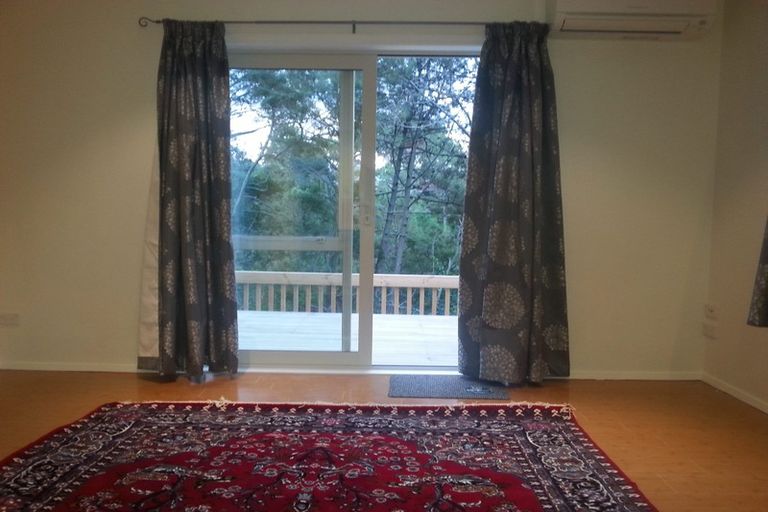 Photo of property in 5 Saddleback Rise, Murrays Bay, Auckland, 0630