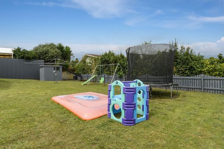 Photo of property in 37 Dunton Drive, Welcome Bay, Tauranga, 3112