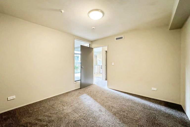Photo of property in Sharella Living, 20 Glenmore Street, Thorndon, Wellington, 6011