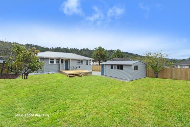 Photo of property in 2 Thomson Grove, Stokes Valley, Lower Hutt, 5019