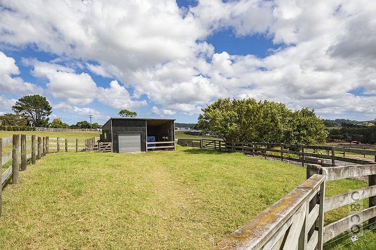 Photo of property in 118 Cottle Road, Taupaki, Henderson, 0782