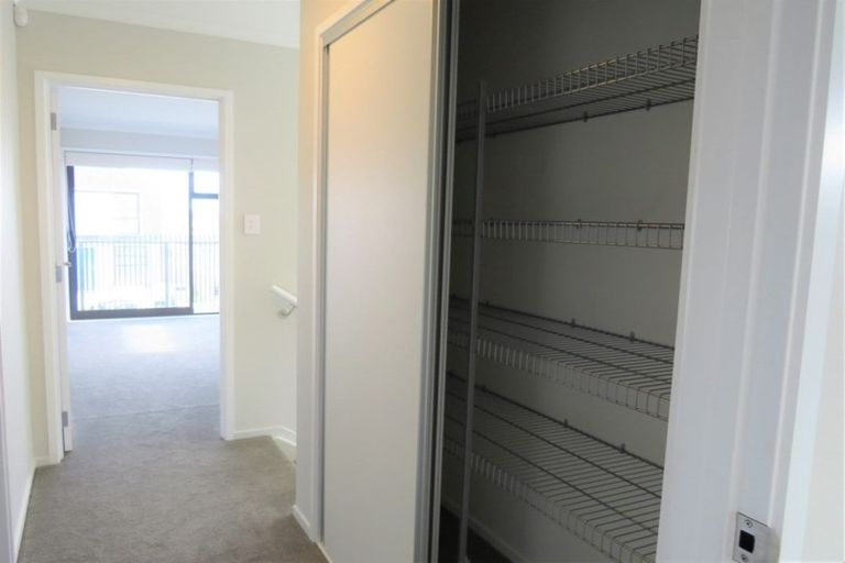 Photo of property in 21 Wai Place, One Tree Point, 0118