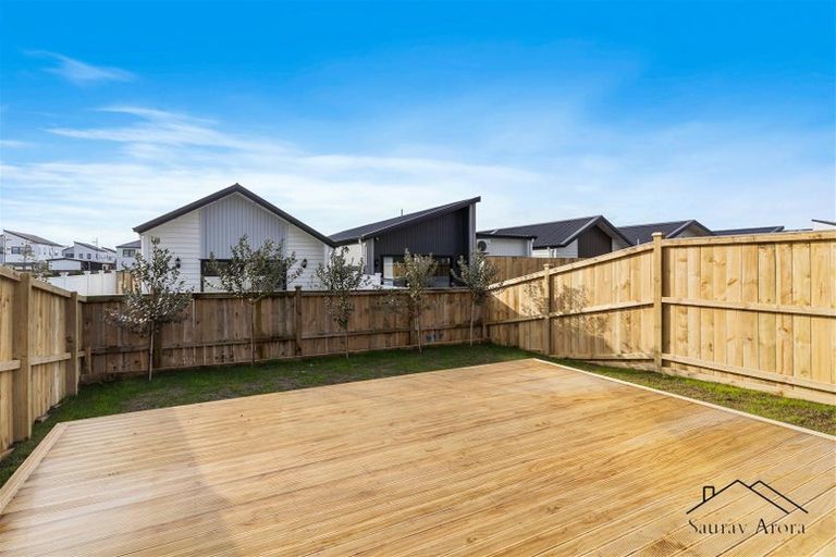 Photo of property in 16 Combat Street, Papakura, 2110
