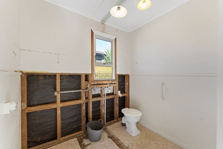 Photo of property in 31 Sanders Avenue, Westown, New Plymouth, 4310