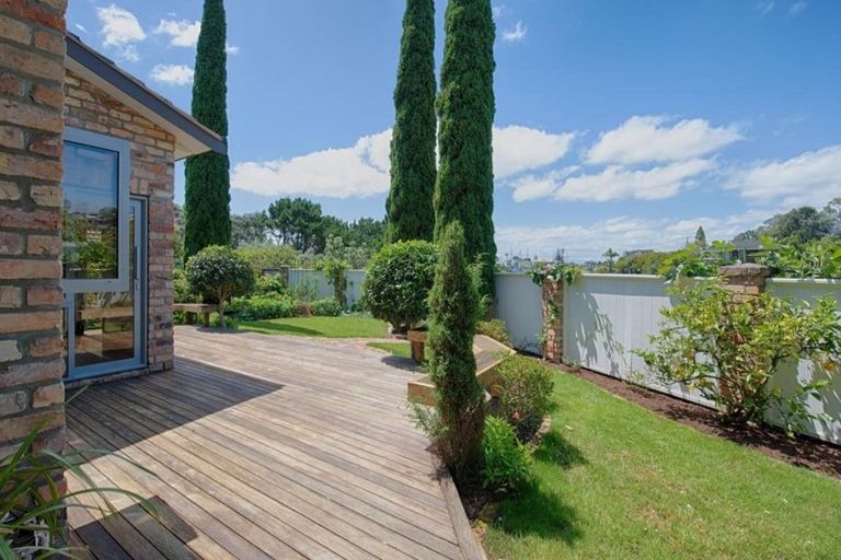 Photo of property in 16 Commodore Parry Road, Castor Bay, Auckland, 0620